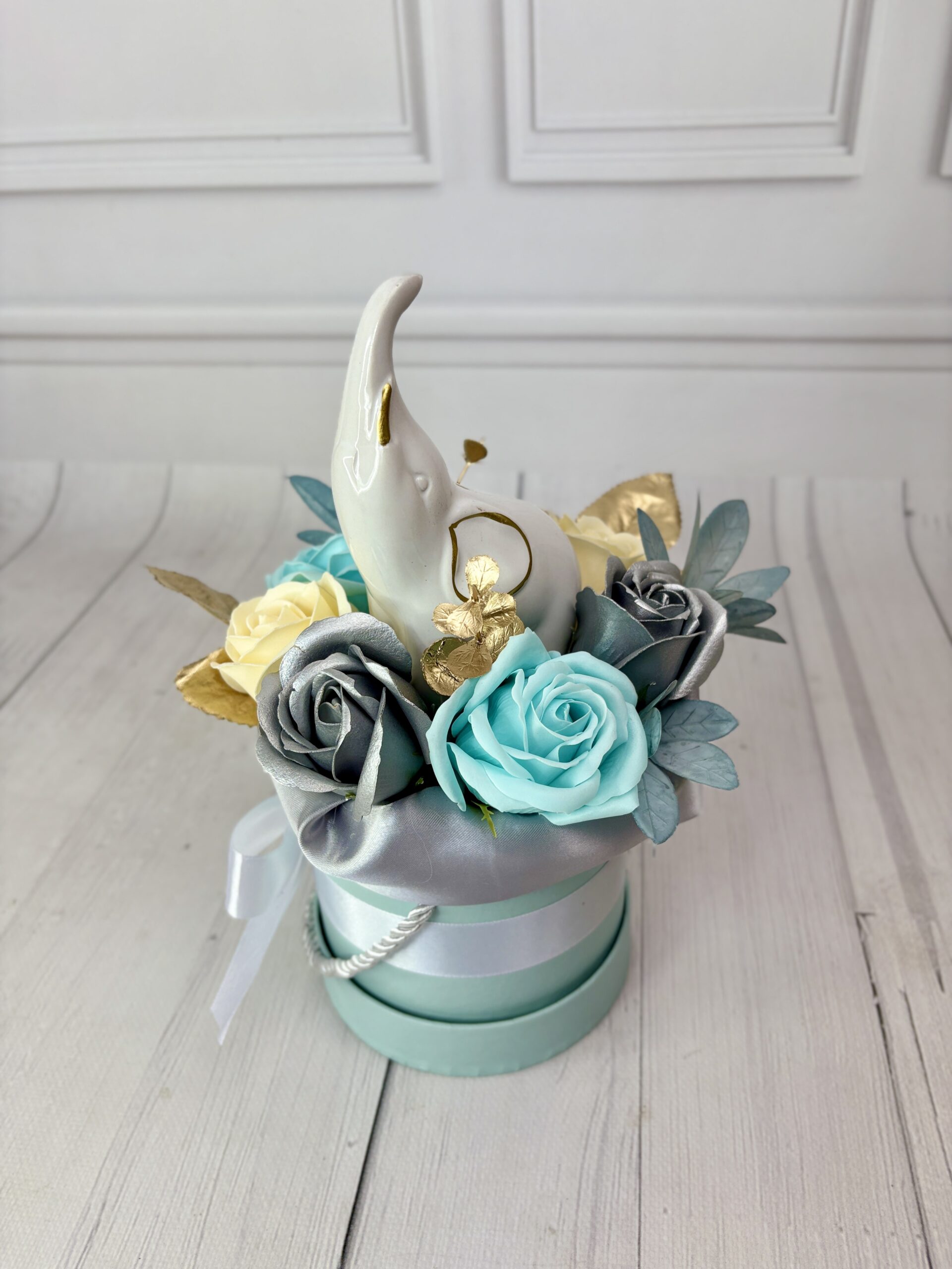 🌸 Błękitna Elegancja – boks dekoracyjny z małym słonikiem (S)